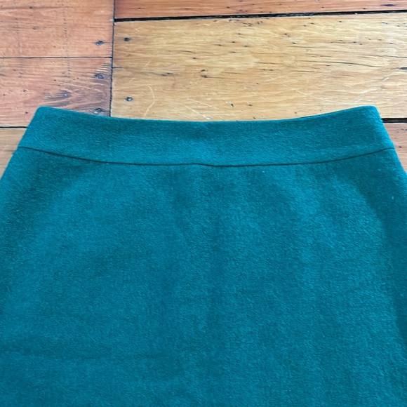 Green size 4 banana republic skirt with gold zipper at back. Holiday, party - Picture 3 of 6